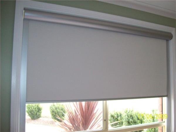 Roller Blind with cassette and side channels